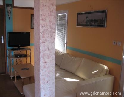 Lux apartman, , alojamiento privado en Radovići, Montenegro